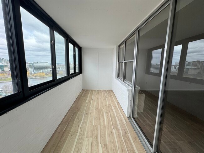 Building Photo - 6 Whittier Pl