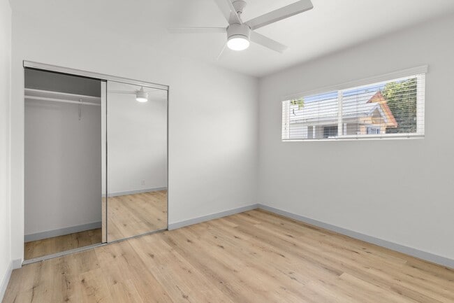 Foto del edificio - 1078 E 7th St