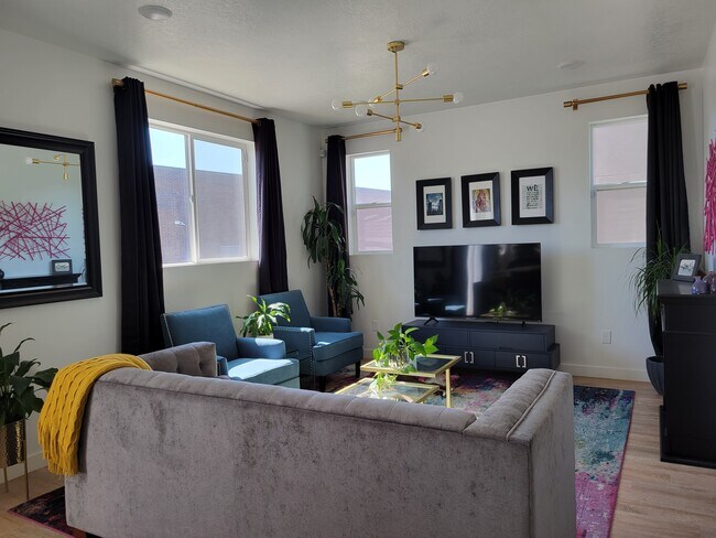 Foto del edificio - 288 E 510 N