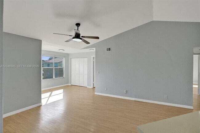 Building Photo - 12760 Vista Isles Dr