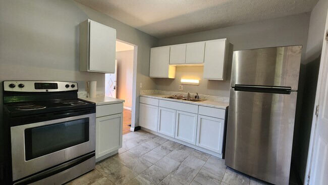 Building Photo - 480 Pittsfield Dr