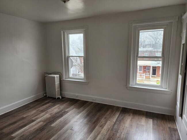 Building Photo - 115 W 23rd St