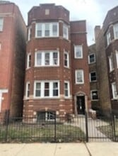 Building Photo - 1114 N Lawler Ave