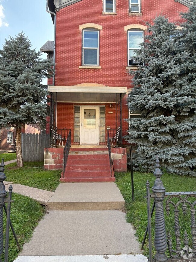 Building Photo - 1471 Main St