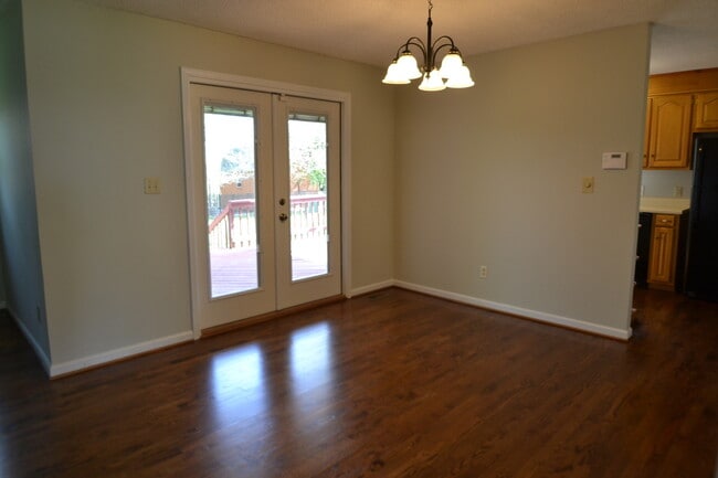 Building Photo - AVAILABLE August 24, 2023 Nice 3 bdrm 2 ba...