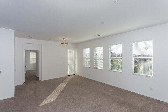 Building Photo - 1546 Coronado Ave