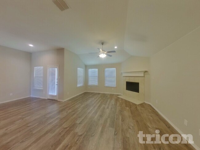 Building Photo - 2565 Hadley St