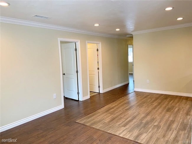 Building Photo - 3 br, 3 bath Duplex - 8420 Sheffield Rd