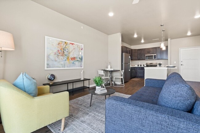Building Photo - Spacious 1-Bedroom/1.5-Bath, unit 105, available 5/1/2026