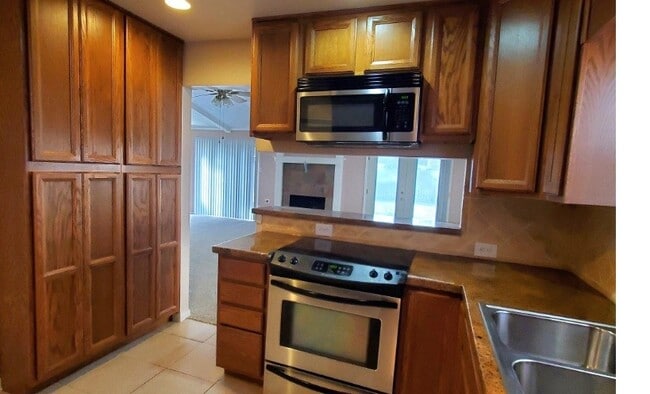 Building Photo - 5226 Moonshadows Dr