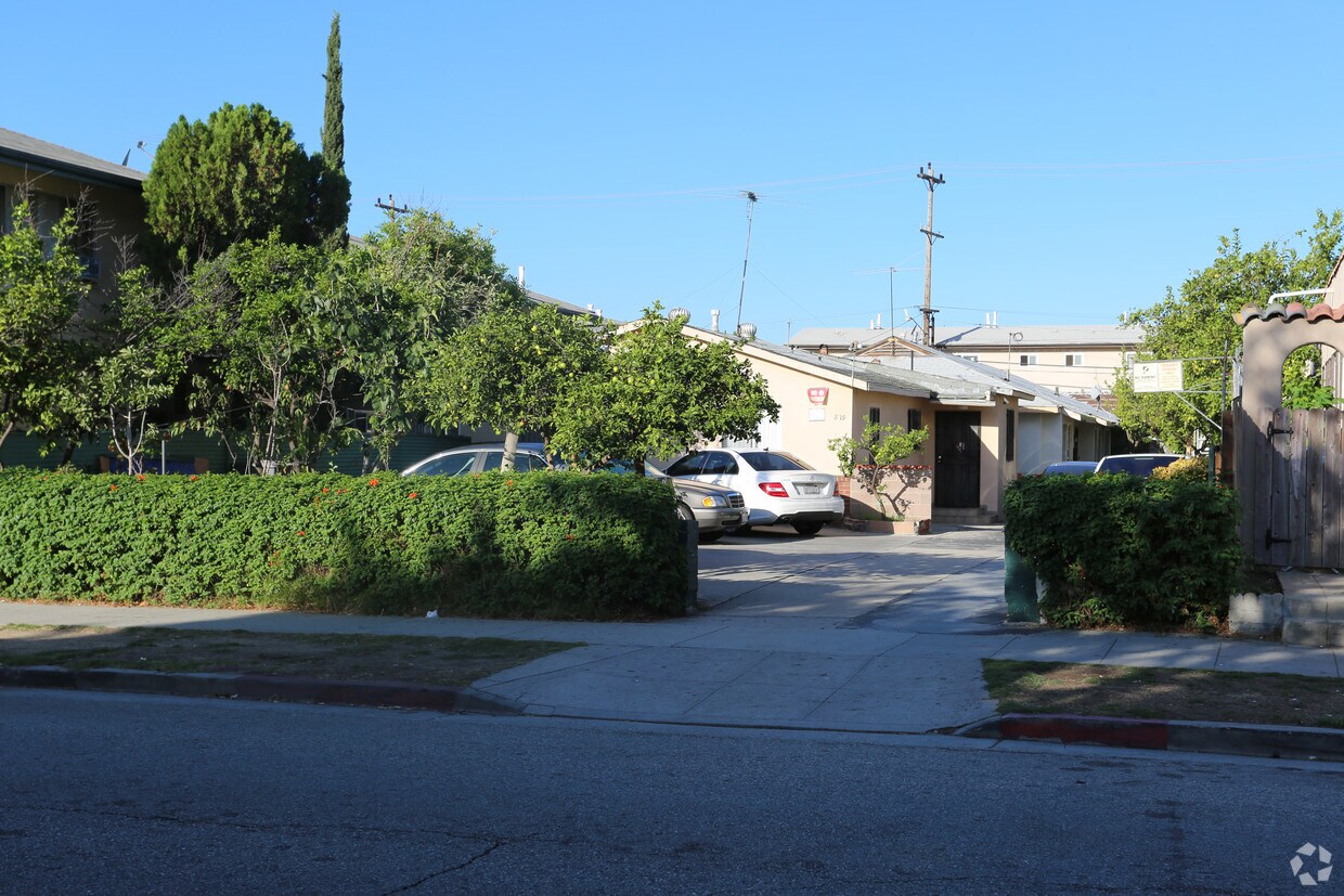 Building Photo - 819 Mariposa St