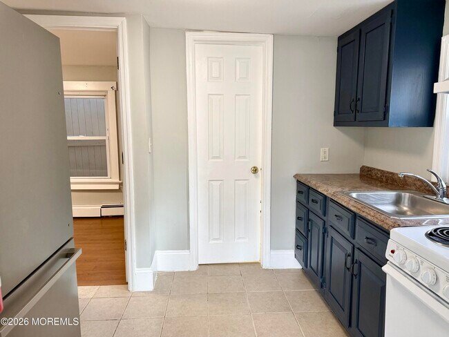 Foto del edificio - 1102 Drummond Ave