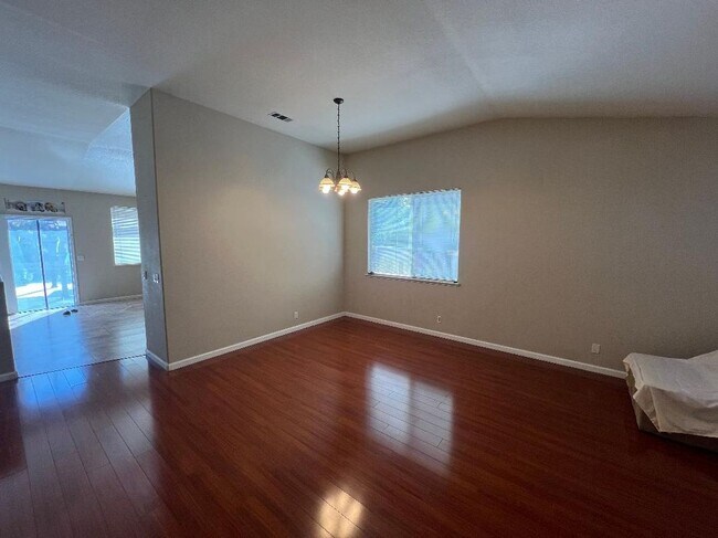 Foto del edificio - 2352 Whitetail Dr