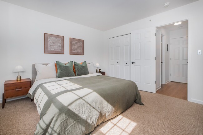 Building Photo - Everbend