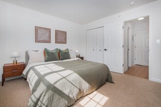 Building Photo - Everbend