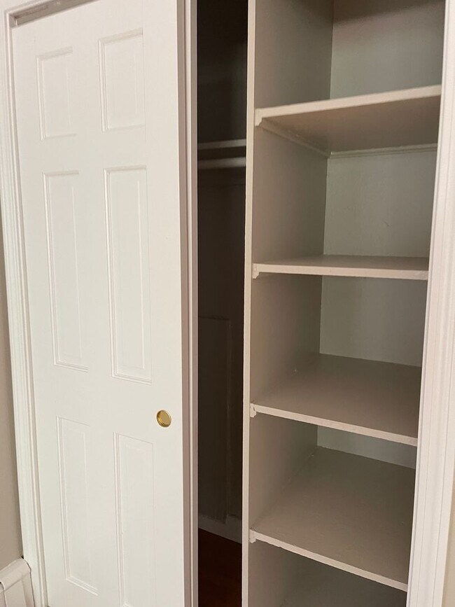 Foto del edificio - Older renovation but very nice layout 2 be...