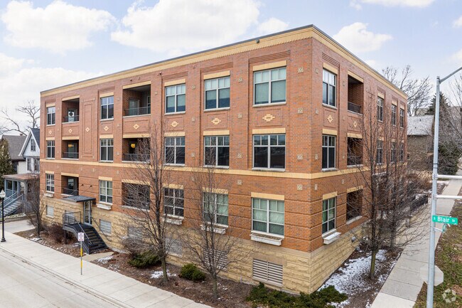 Foto del edificio - The Medallion: Fully Furnished Utilities Incl