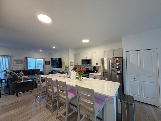 Building Photo - 235 Regency Ct