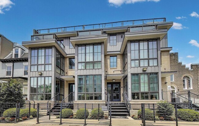 Building Photo - 640 Park Rd NW