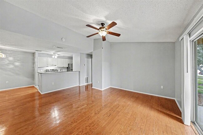 Foto del edificio - 9481 Highland Oak Dr