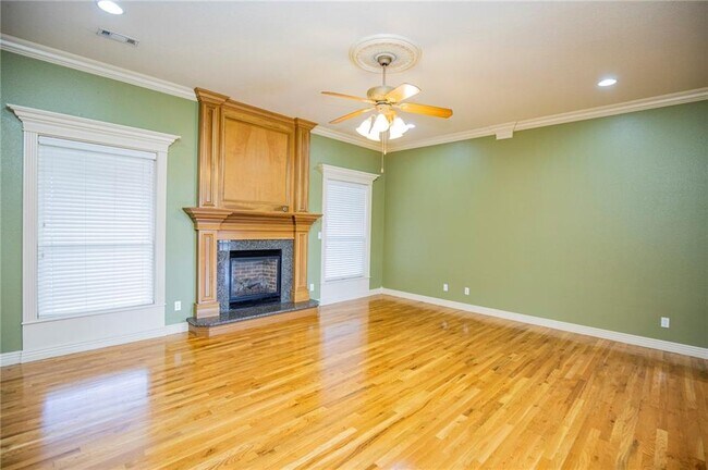 Building Photo - 2308 SW Chinquapin Ave