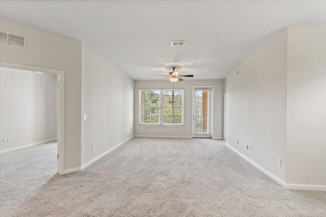 Building Photo - Highly Sought Wolf Creek Condominium