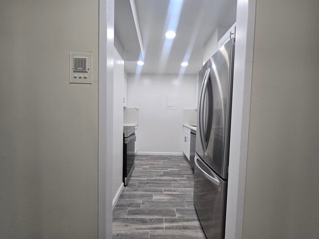 Building Photo - 133 Harmon Cove Tower