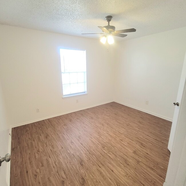 Building Photo - 216 Pine Meadow Dr