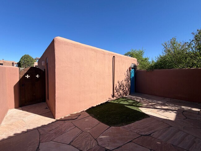 Building Photo - Beautiful Luxury 2 Bedroom Townhome Available in Corrales!