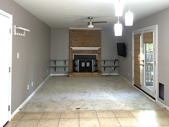 Foto del edificio - 105 Lone Tree Ct