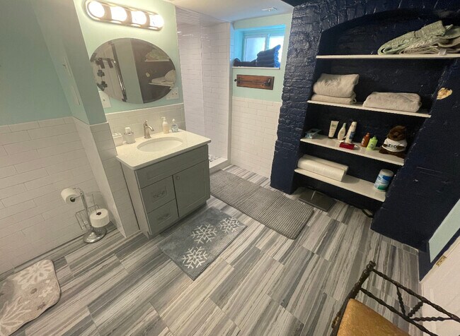 Large bathroom - 203 St Pauls Ave