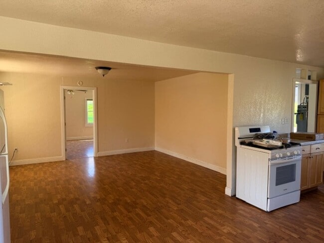 Building Photo - Charming 1 Bedroom Home with Bonus Room in a Serene, Secluded Setting