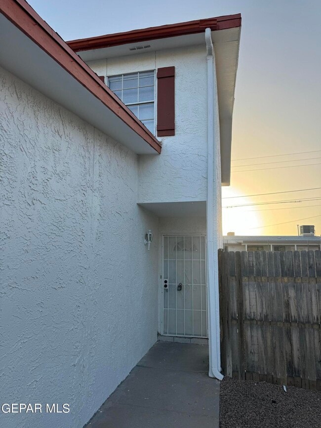 Building Photo - 213 Moon River St