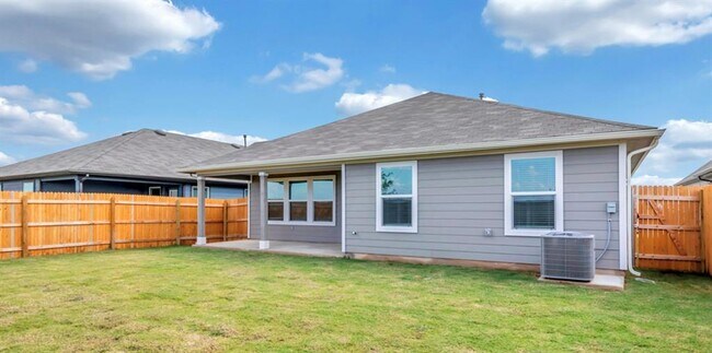 Foto del edificio - 207 Sweetwater Crk Ln