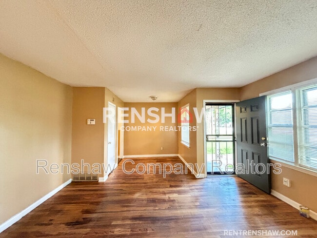 Building Photo - 1593 E Holmes Rd