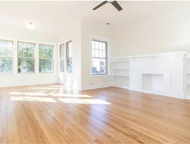 Living room with sun room - 6513 N Bosworth Ave