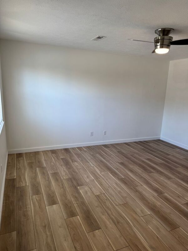 Foto del edificio - 623 E Bain St