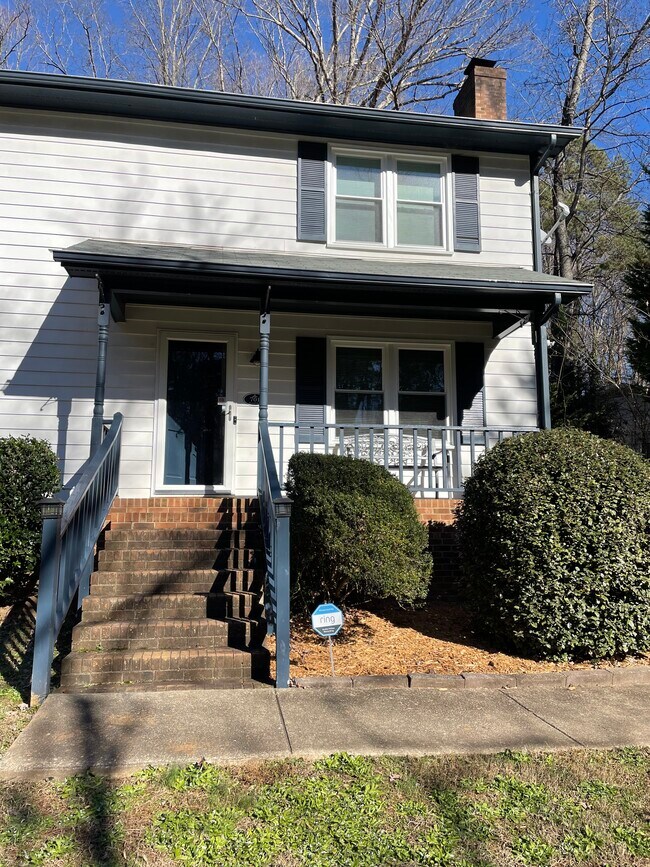 Entrada principal - 701 Branniff Dr