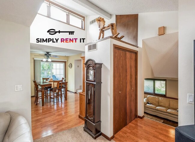 Building Photo - 3 Bedroom With 2 Car Garage, Outskirts of Ames, Available Now