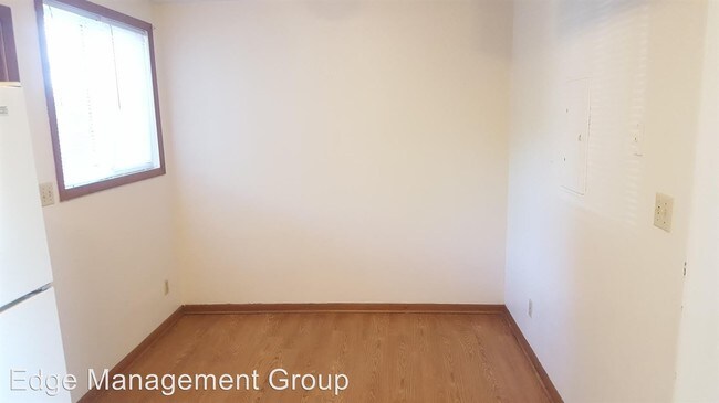 Building Photo - 604 E Seerley Blvd