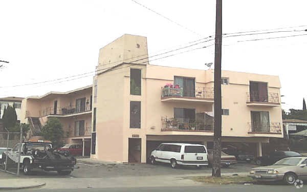 Primary Photo - 2915 Lowell Ave