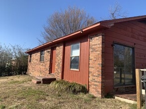 Building Photo - 3704 Holland Dr