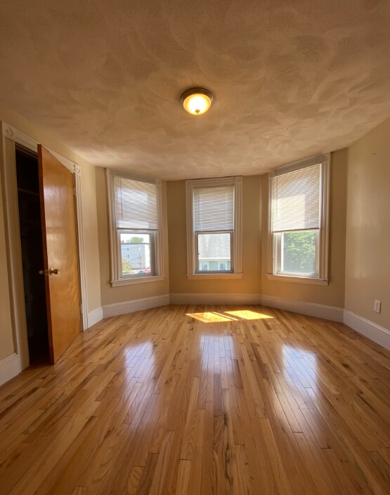 Building Photo - 51 Aldie St
