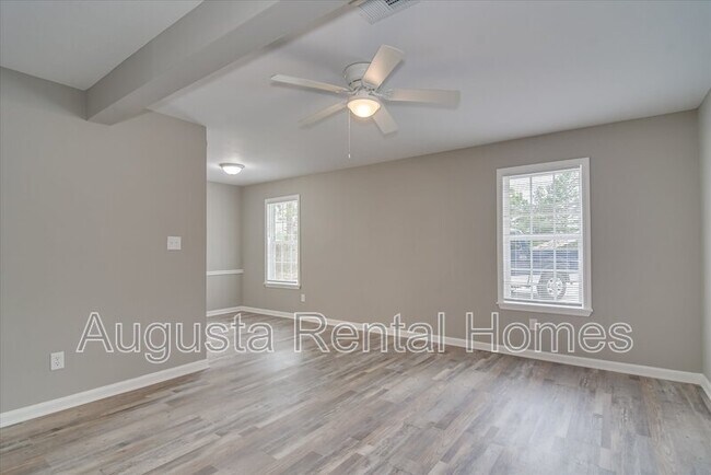 Building Photo - 168 Conifer Dr
