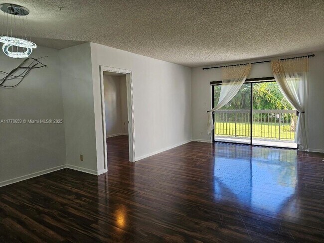 Foto del edificio - 1301 NE 7th St