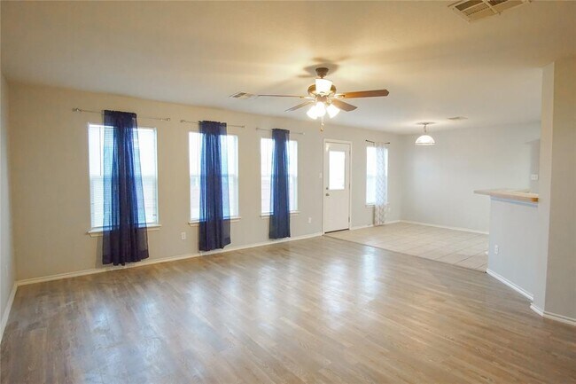 Building Photo - 210 King Ridge Dr