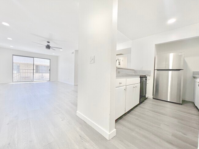 Foto del edificio - 7437 Haskell Ave