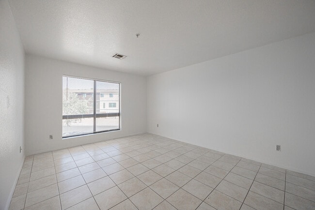 Foto del edificio - 16033 N 25th St