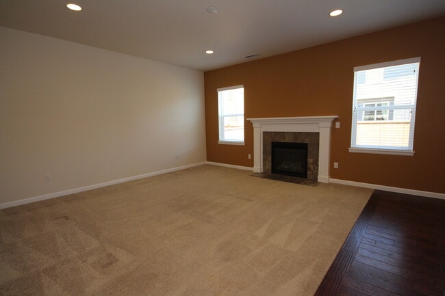 Building Photo - Gorgeous 4 bedroom in Puyallup!