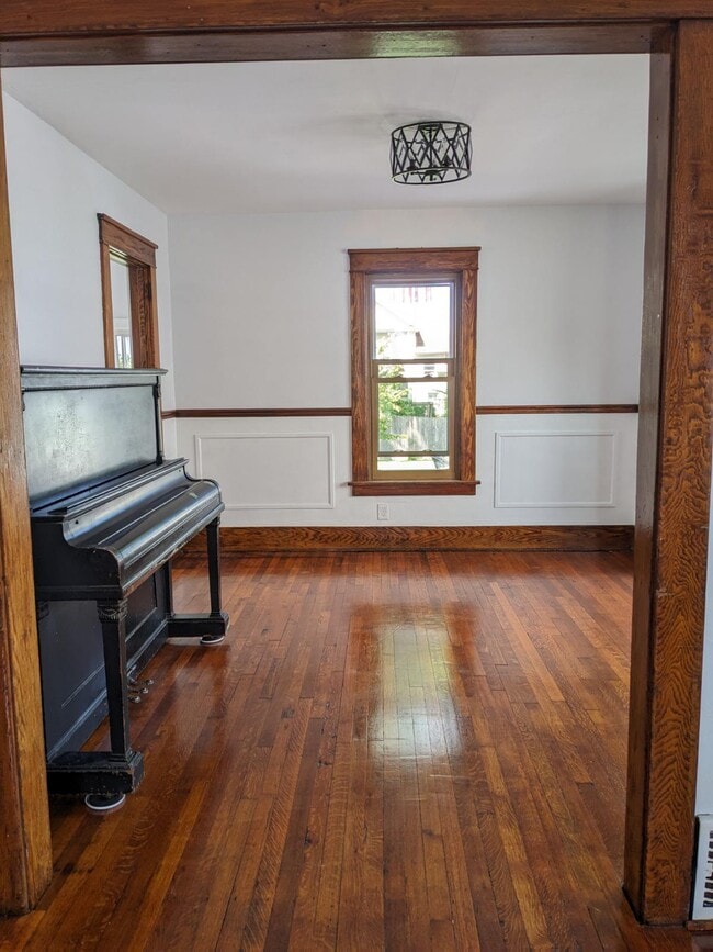 Building Photo - 133 West Ave